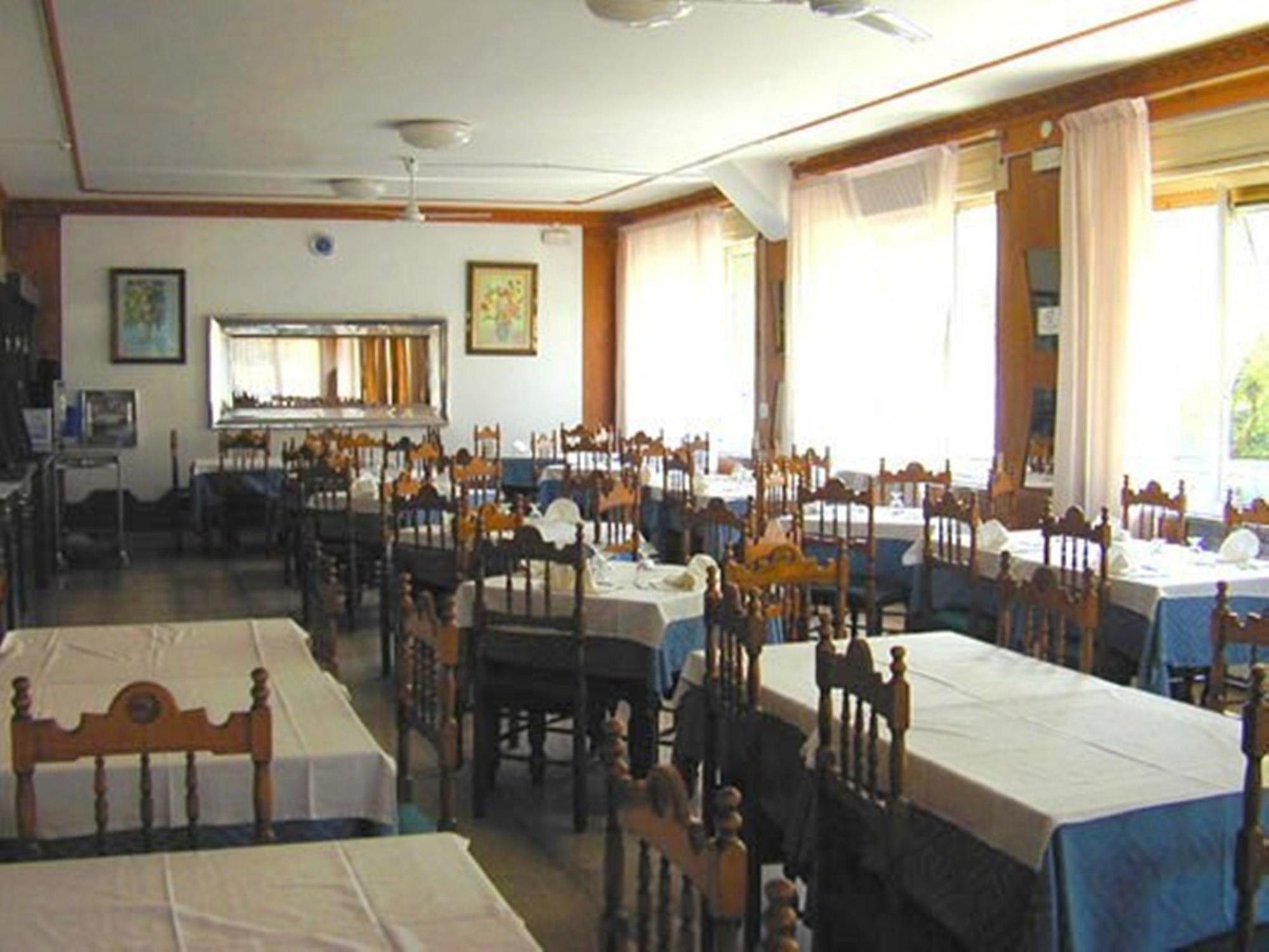 Hotel Holiday Pescara Exterior foto